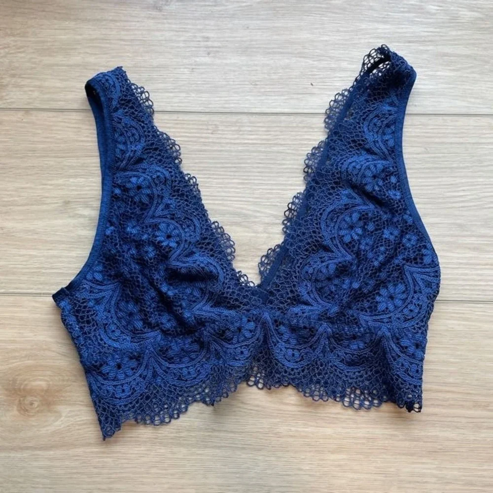 Victoria Secret Navy Blue Floral Lace Bralette and Boy Short Set Medium